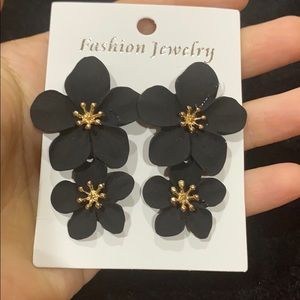 Brand new flower shape earrings